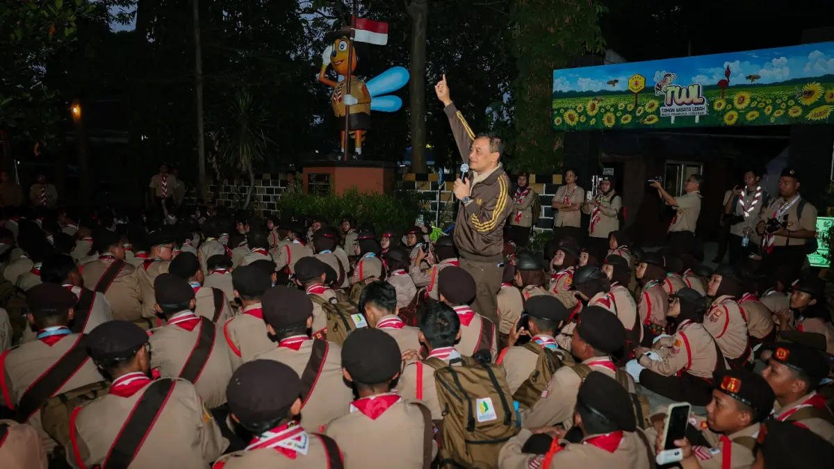 Gubernur Ahmad Luthfi memberikan motivasi kepada kontingen Pramuka Penggalang asal Jateng yang ikut Jamnas XII di Buni Perkemahan Cibubur, Jumat (14/8/2026). (Istimewa)