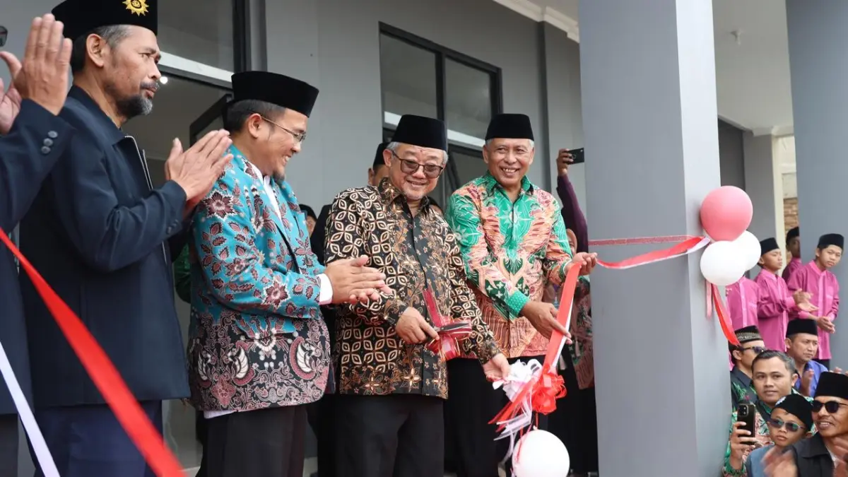 Menteri Pendidikan Dasar dan Menengah Prof. Dr. Abdul Mu’ti meresmikan Gedung MBS Kertek Sabtu (15/8/2026). Kegiatan dirangkai dengan tabliq akbar. (Istimewa)