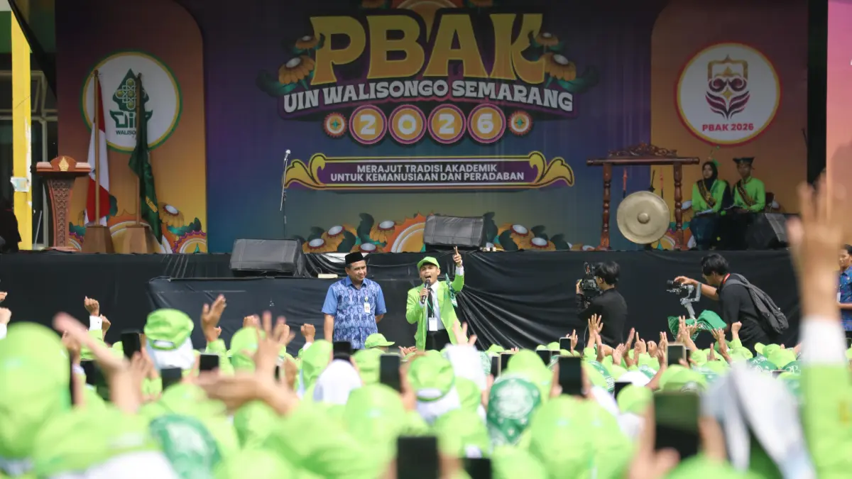 Taj Yasin dalam orasi kebangsaan di Lapangan Kampus 3 UIN Walisongo, Selasa (18/8/2026).