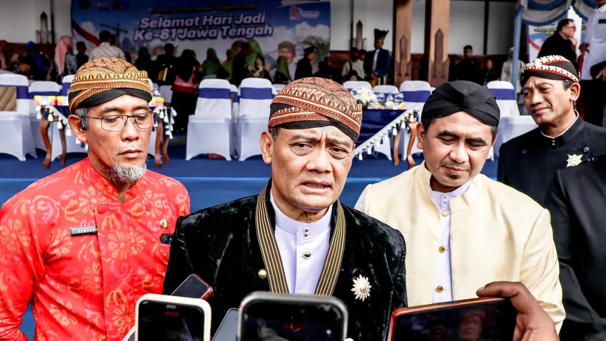 Gubernur Ahmad Lutfhi bersama Wakil Gubernur Taj Yasin dan Sekda Sumarno usai upacara Hari Jadi Ke-81 Jawa Tengah di Alun-alun Kidul Boyolali, Rabu (19/8/2026). (Istimewa)