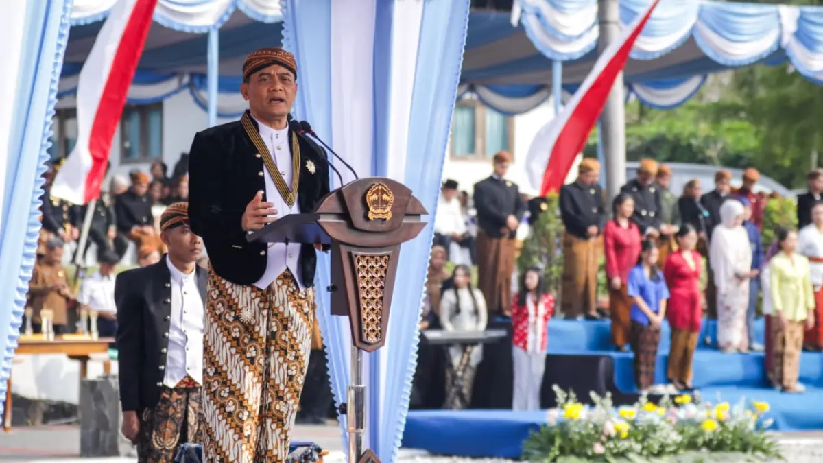 Gubernur Jateng Ahmad Luthfi menjadi inspektur upacara peringatan HUT ke-81 Provinsi Jawa Tengah yang berlangsung di Alun-alun Kidul Boyolali, Rabu (19/8/2026). (Istimewa)