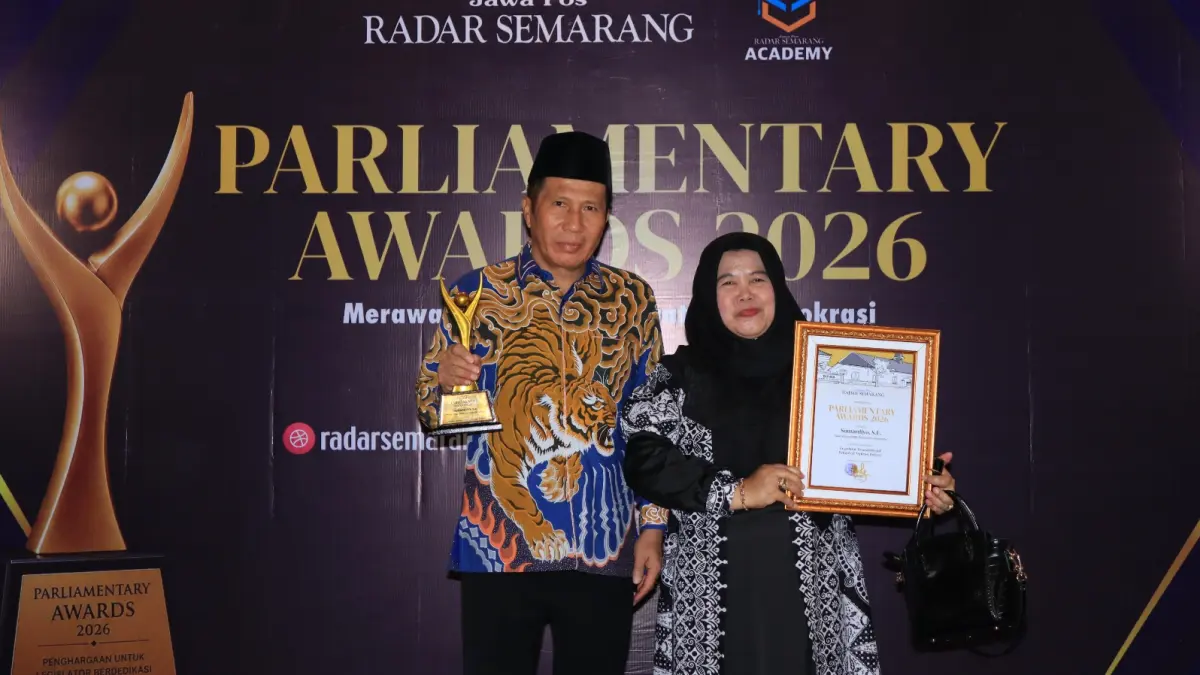 Wakil Ketua DPRD Kabupaten Wonosobo, Sumardiyo meraih Parliamentary Award 2026 dengan kategori Legislator Transformatif Pengawal Aspirasi Rakyat. (Hanafi/Jawa Pos Radar Semarang)