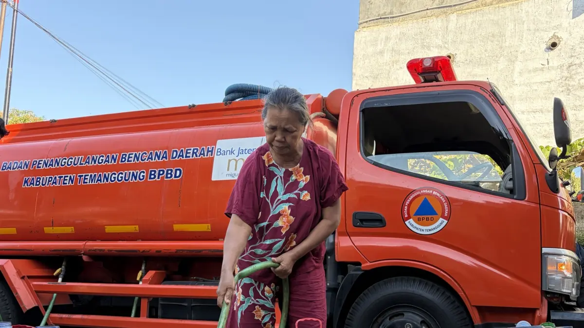Droping air bersih yang dilakukan BPBD Temanggung di sejumlah wilayah terdampak kekeringan. (Istimewa)