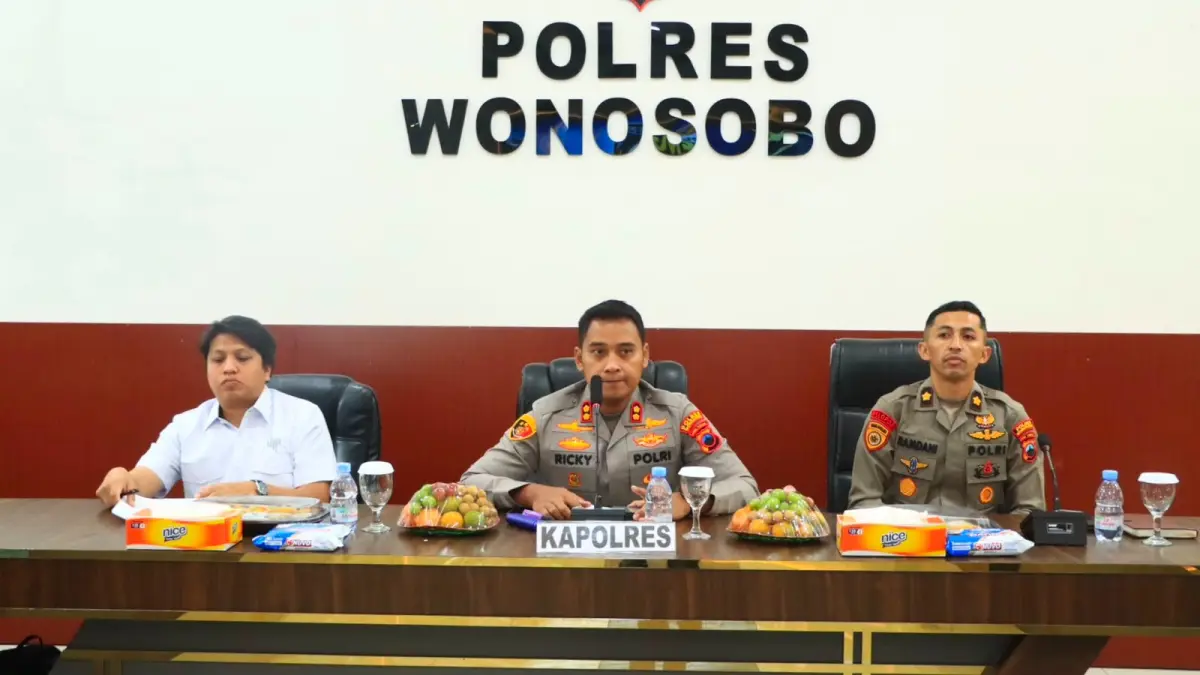 Focus group discussion membahas kemacetan Dieng saat liburan di Aula Endra Dharmalaksana, Mapolres Wonosobo, Kamis (20/8/2026). (Istimewa)