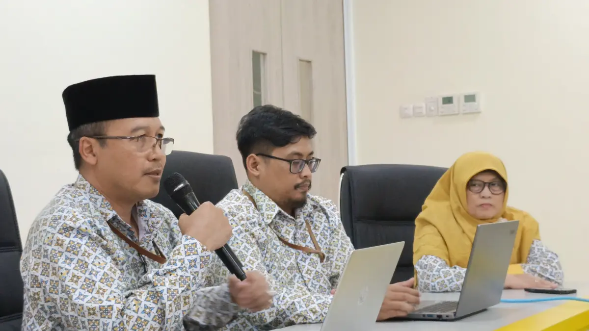 Ketua Panitia Pilrek Untidar periode 2026-2030 Ibrahim Nawawi saat konferensi pers penetapan empat bakal calon rektor, Jumat (21/8/2026). (ROFIK SYARIF/ JAWAPOS RADAR MAGELANG)