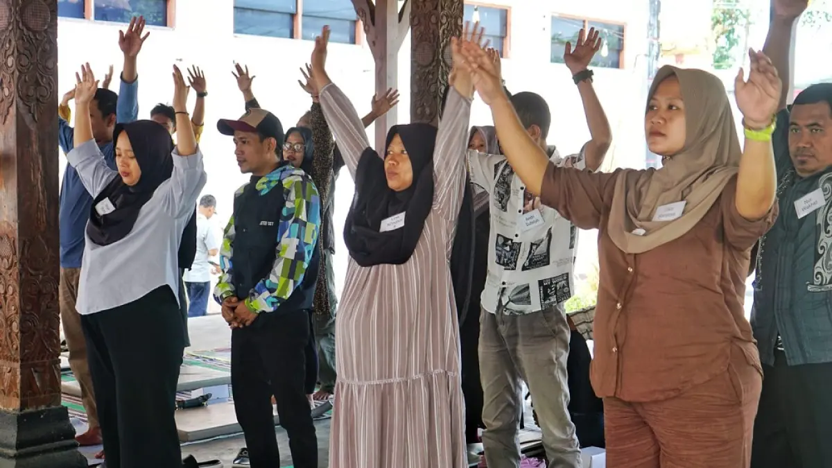 Para suami mendampingi istri yang hamil saat launching Kelas SAHABAT di Desa Krincing, Kecamatan Secang, Kabupaten Magelang, Kamis (20/8/2026).&nbsp;