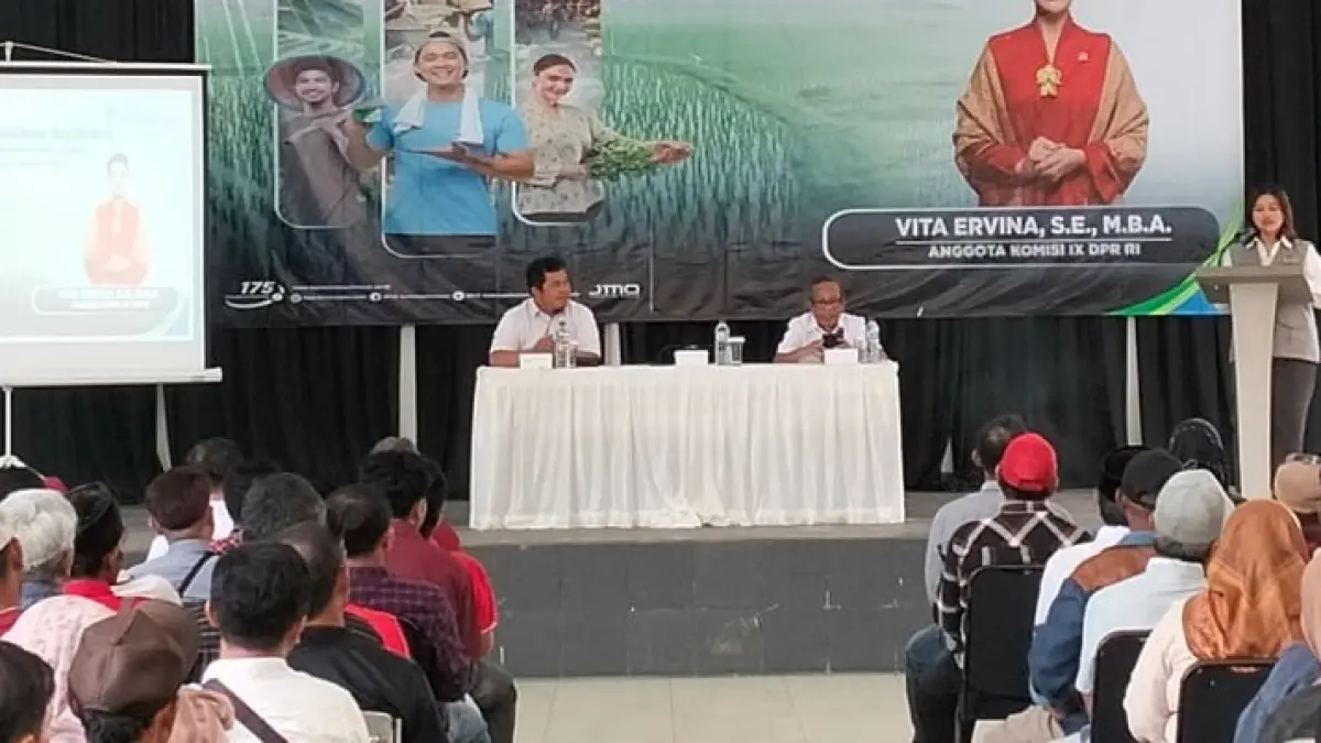 Anggota Komisi IX DPR RI Fraksi PDI Perjuangan, Vita Ervin, menyapa masyarakat petani di Kabupaten Temanggung.&nbsp;