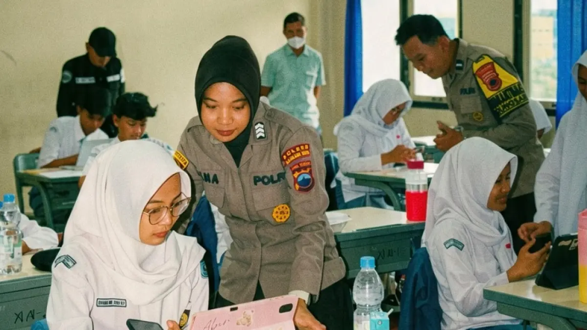 &nbsp;Personel Polres Magelang Kota sosialisasi ToT AI Ready ASEAN di SMA Mutual.