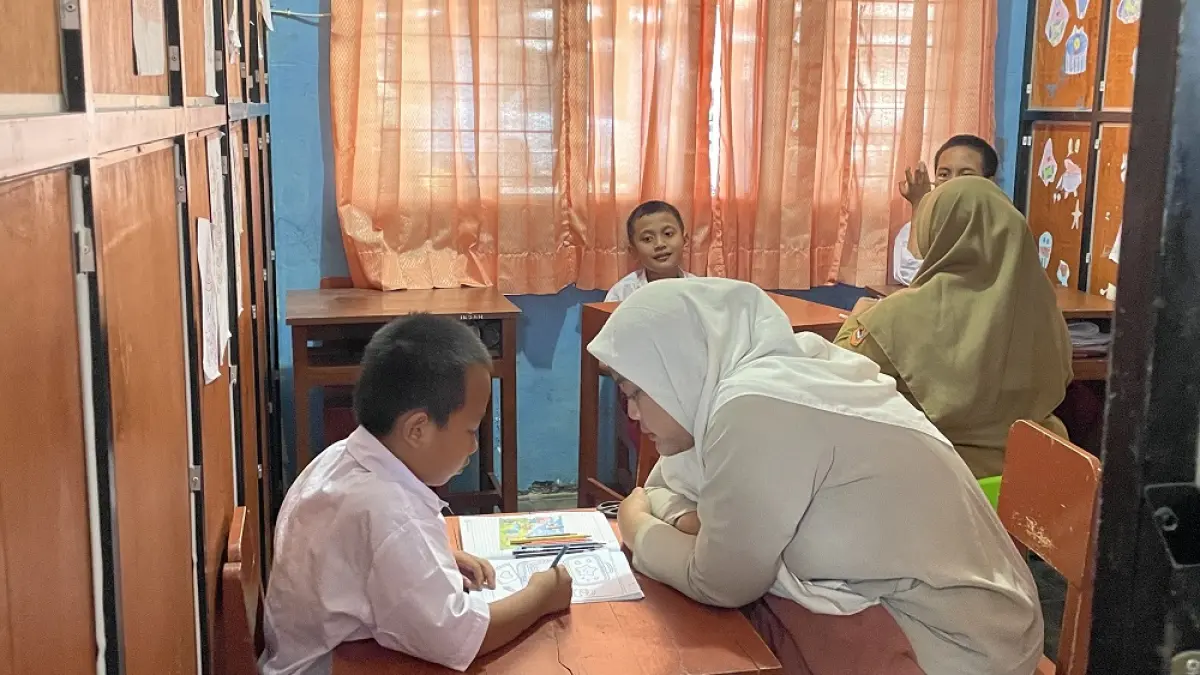 Proses belajar-mengajar di Sekolah Khusus Autisme Bina Anggita Kota Magelang, Kamis (24/8/2026). (MARDIANA PUTRI KURNIAWAN/JAWA POS RADAR MAGELANG)

&nbsp;