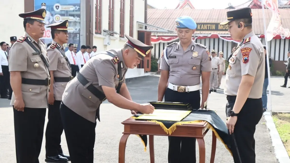 Serah terima jabatan kapolsek di Mapolres Magelang Kota, Senin (24/8/2026). (ROFIK SYARIF/ JAWA POS RADAR MAGELANG)