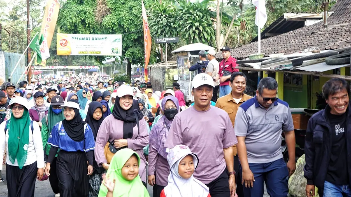  PAC Muslimat NU Tegalrejo menggelar jalan sehat dan pemeriksaan kesehatan gratis di Lapangan Desa Dlimas, Selasa (25/8/2026). 