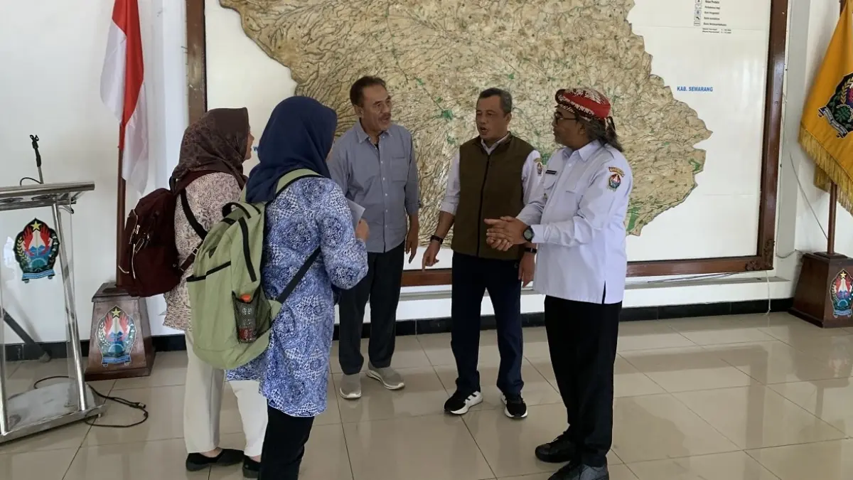 Bupati Temanggun Agus Setyawan menemui BRIN yang melakukan riset mengenai dampak peraturan pembatasan tar nikotin yang dinilai mengancam rokok kretek, Rabu (2/9/2026). (Devi Khofifatur Rizqi/Jawa Pos Radar Magelang).