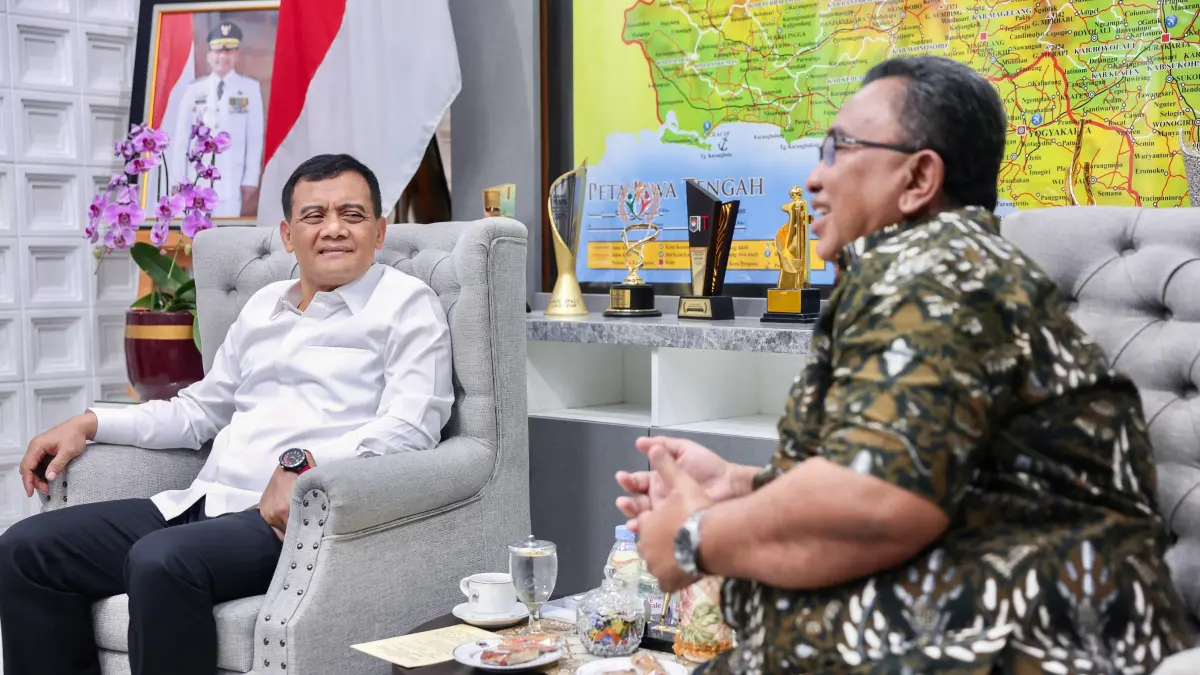 Gubernur Ahmad Luthfi bersama Pengurus Provinsi PODSI Jawa Tengah membahas potensi besar yang dimiliki olahraga dayung Jateng, Rabu (2/9/2026). (Istimewa)