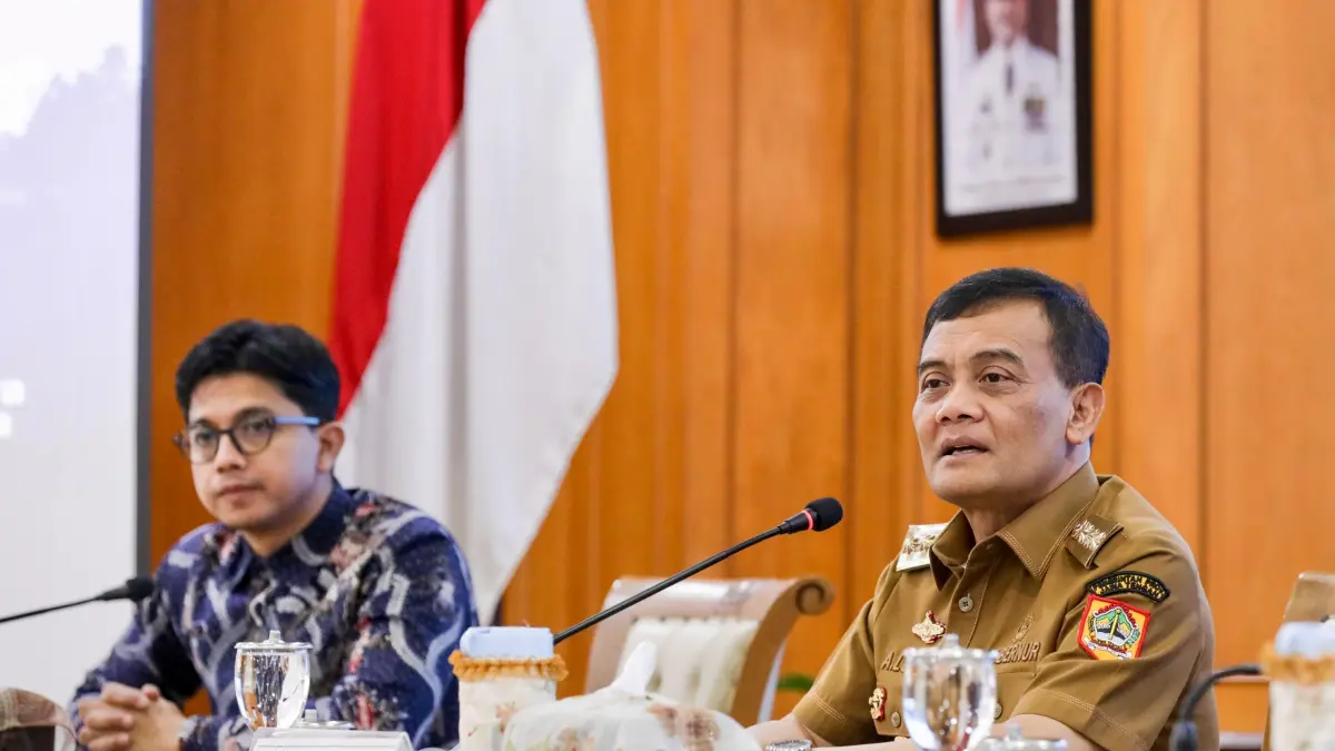 Gubernur Ahmad Luthfi dalam rapat perkembangan proyek PSEL wilayah aglomerasi Semarang Raya di Kantor Gubernur Jawa Tengah, Selasa (8/9/2026). (Istimewa)