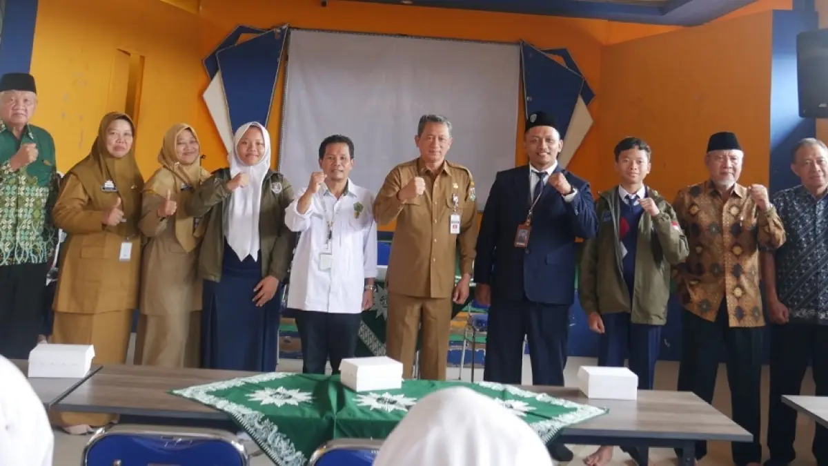 Pelepasan siswa SMP Mutual Magelang yang akan study tour ke tiga negara. (SUCI AYU STIANINGRUM/JAWA POS RADAR MAGELANG)