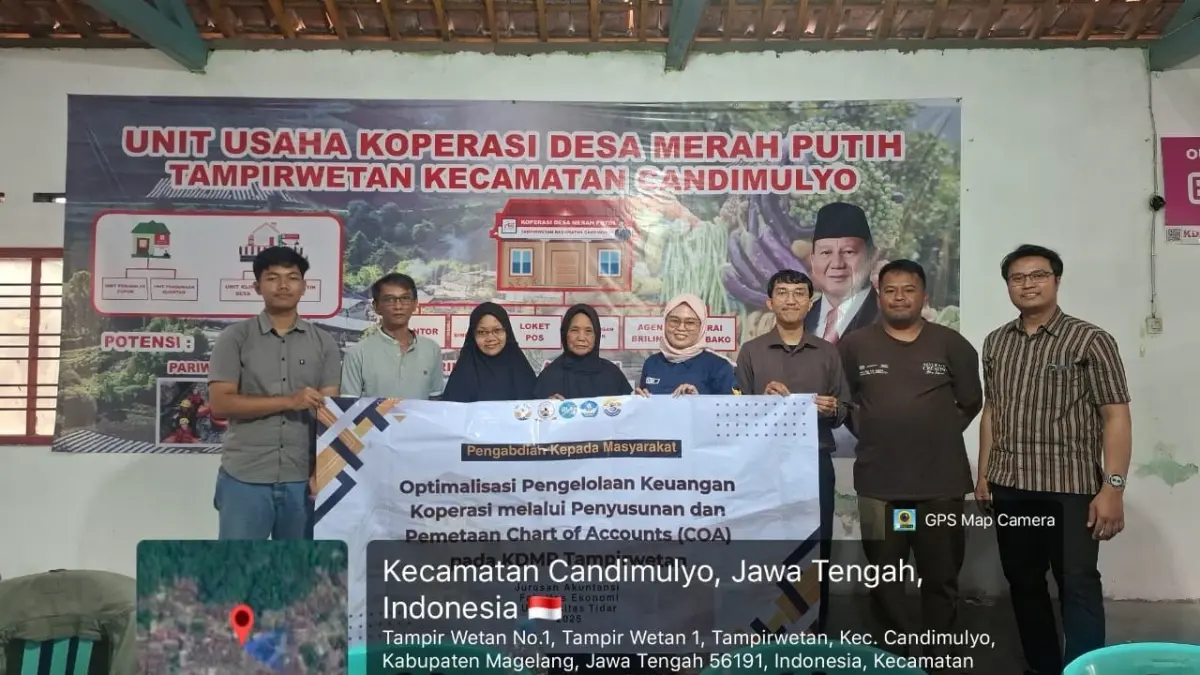 Tim PKM Untidar mendampingi pengurus dan bendahara koperasi KDMP Tampirwetan, Candimulyo, Kabupaten Magelang menyusun chart of accounts (COA) atau daftar kode akun.