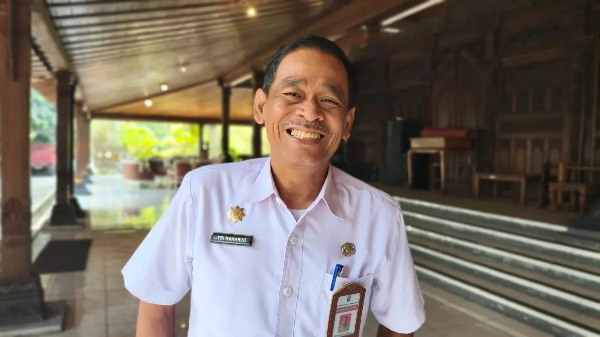 Kepala Badan Kesatuan Bangsa dan Politik (Bankesbangpol) Kabupaten Temanggung, Tri Raharjo. (Devi Khofifatur Rizqi/Jawa Pos Radar Magelang)
