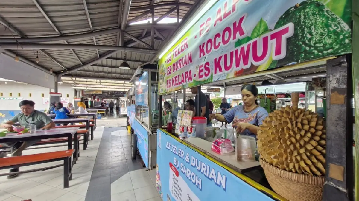Shelter kuliner Tuin van Java (TVJ) Alun-alun Kota Magelang kini jadi jujugan warga. (PUPUT PUSPITASARI/JAWA POS RADAR MAGELANG)

&nbsp;