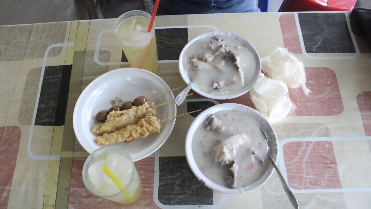 Bubur blendrang kuliner legendaris. (SELINA ANGGELI/JAWA POS RADAR SEMARANG)