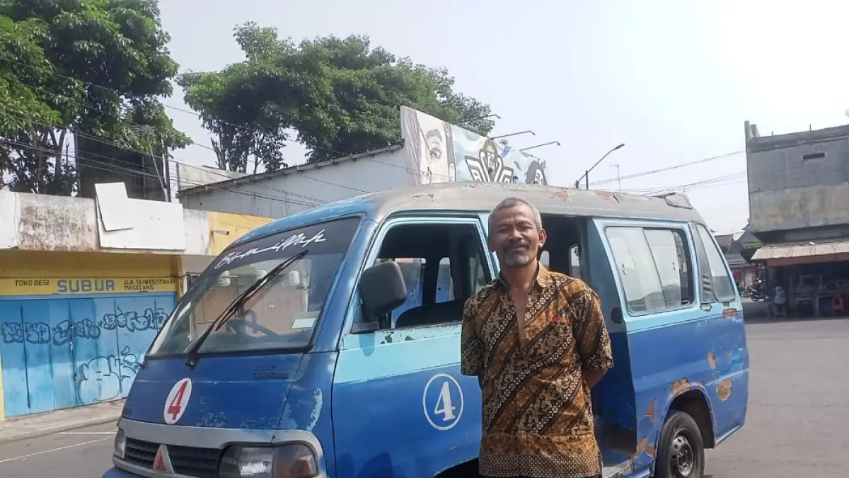 Sopir angkot di Kota Magelang mengeluh terjadi penurunan penumpang sejak beroperasinya Bajaj. (DIAH ARDI SAPUTRI/ JAWA POS RADAR MAGELANG

&nbsp;