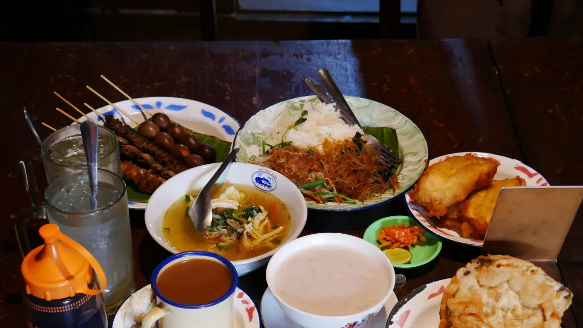 Menu tradisional menggugah selera yang disuguhkan Wedangan Patehan. (JIHAN ZALFATUL NUR'AINI/ JAWA POS RADAR MAGELANG)