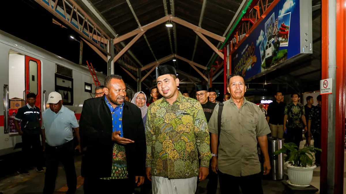 Wakil Gubernur Jawa Tengah Taj Yasin Maimoen&nbsp;menyambut Wakil Gubernur Papua Barat Daya Ahmad Nausrau di Stasiun Tawang, Kota Semarang, Kamis (10/9/2026) malam. ( Istimewa)