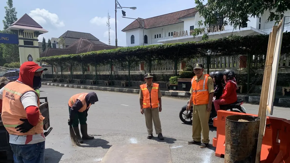Perbaikan jalan yang dilakukan pemerintah daerah di sekitar wilayah Kabupaten Temanggung pada 2026. (Dok Jawa Pos Radar Magelang)