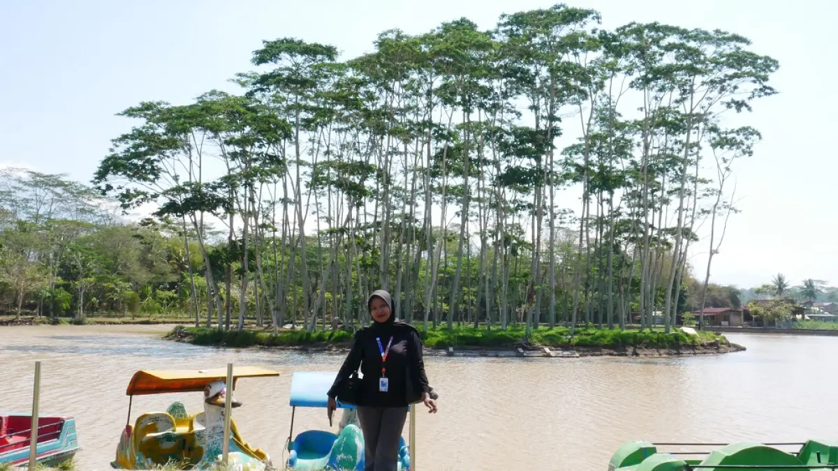 Beragam perah kayuh yang tersedia untuk menemani pengunjung mengelilingi objek wisata Rawa Gembongan, Desa Tegowanu, Kabupaten Temanggung. (SUCI AYU STIANINGRUM/JAWA POS RADAR MAGELANG)
