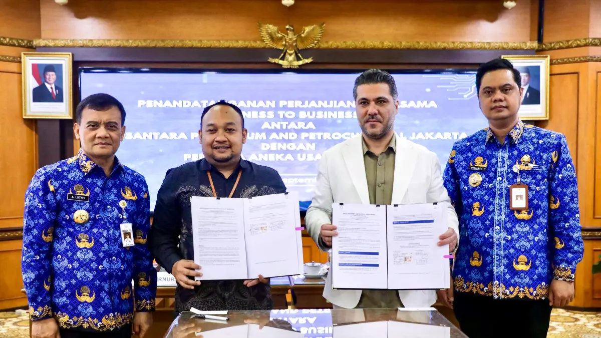 Investor asal Dubai, Uni Emirat Arab, menandatangani perjanjian kerja sama dengan Perumda Aneka Usaha Jepara, Kamis (17/9/2026) di kantor gubernuran. (Istimewa)