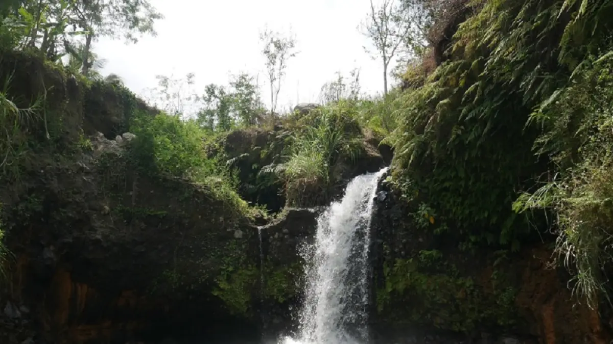 Keindahan air terjun Wadas Cepit, Srumbung, Kabupaten Magelang. (JIHAN ZALFATUL NUR’AINI/JAWA POS RADAR MAGELANG)