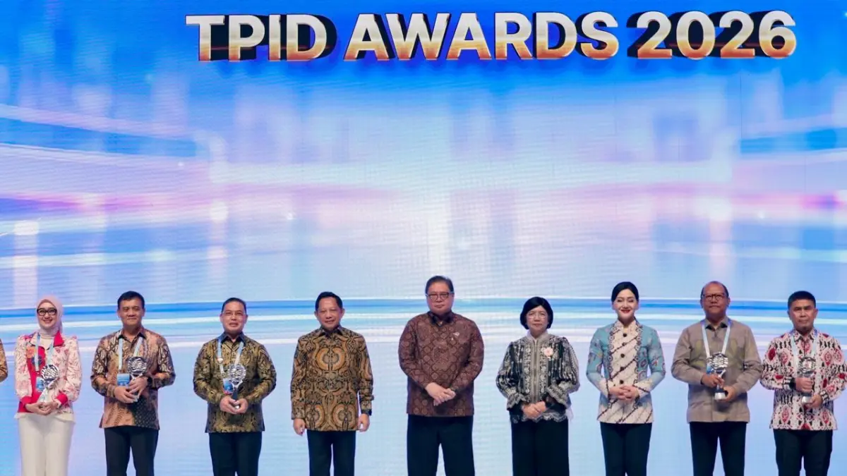 Gubernur Jawa Tengah, Ahmad Luthfi menerima penghargaan TPID Provinsi Berkinerja Terbaik 2026,dalam Festival Ekonomi Keuangan Digital Indonesia (FEKDI) - Indonesia Fintech Summit and Expo 2026, di Jakarta International Convention Center (JICC), Kamis (24/9/2026). (Istimewa)