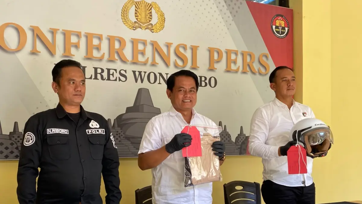 Polisi menunjukkan barang bukti kasus pencabulan yang menimpa anak di bawah umur di Wonosobo. (Istimewa)