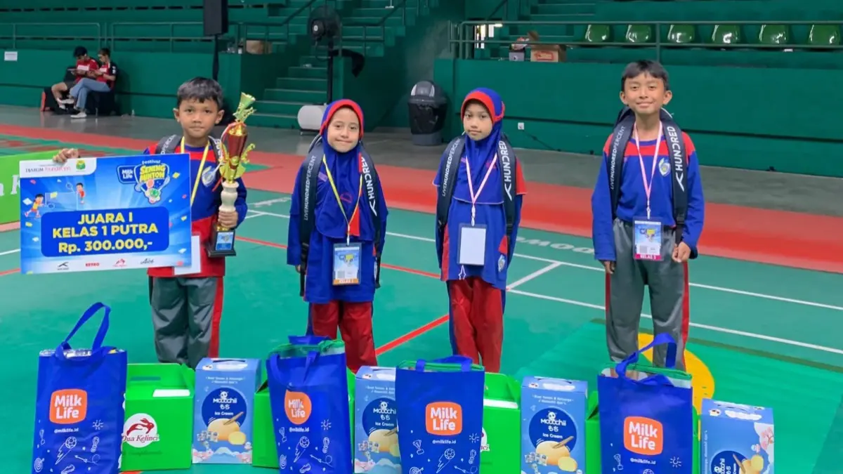 Empat siswa SD Mutual Dua Kota Msgelang  berhasil meraih prestasi dalam ajang Festival Seneng Minton 2026 di GOR Djarum. (Istimewa)