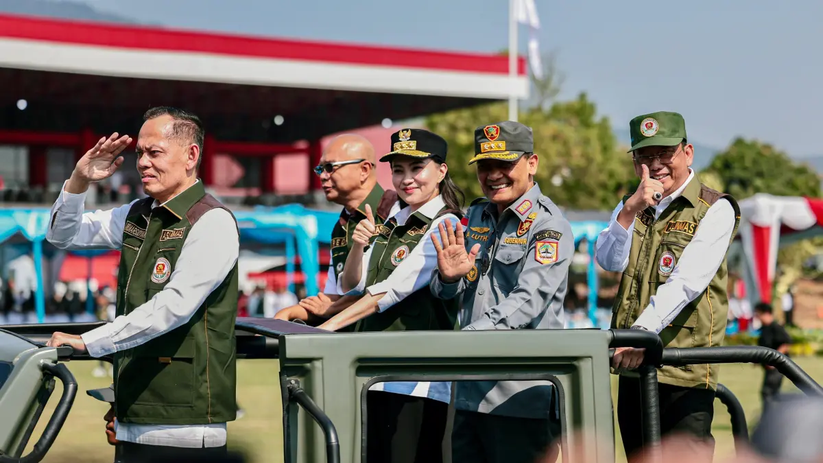 Gubernur Jawa Tengah Ahmad Luthfi, Gubernur Jawa Barat Dedi Mulyadi, Gubernur Maluku Utara Sherly Tjoanda Laos, Gubernur Lampung Rahmat Mirzani Djausal, dan Gubernur Bangka Belitung Hidayat Arsani dalam Apel Akbar Satlinmas di Stadion Pandanaran, Wujil, Kabupaten Semarang, Rabu (30/9/2026) (Istimewa)