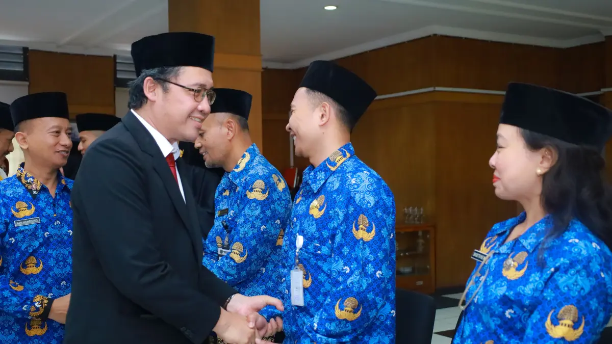 Bupati Magelang Grengseng Pamuji memberi selamat kepada CPNS  dan pejabat fungsional, kemarin (1/10/2026). (Istimewa)