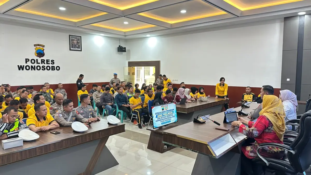 Sosialisasi dan aktivasi IKD massal yang melibatkan Disdukcapil serta Dinas Dinsos Wonosobo di Mapolres Wonosobo, Jumat (2/10/2026).