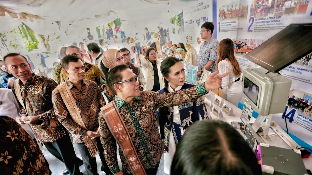 Gubrnur Ahmad Luthfi bersama Menko Bidang Pemberdayaan Masyarakat Abdul Muhaimin Iskandar menghadiri rakornas Forum Perguruan Tinggi dalam Pemberdayaan Masyarakat di Balairung Universitas Kristen Satya Wacana (UKSW), Salatiga, Kamis (15/10/2026). (Istimewa)