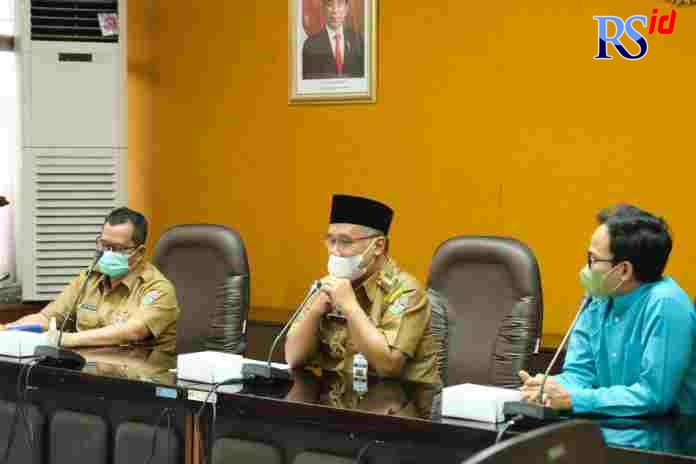 Wali Kota Magelang dr Muchamad Nur Aziz dan Direktur Utama PT. Nanotech Indonesia Global Tbk Suryandaru duduk bersama sebelum penandatangan nota kesepahaman kemarin. (Istimewa)
