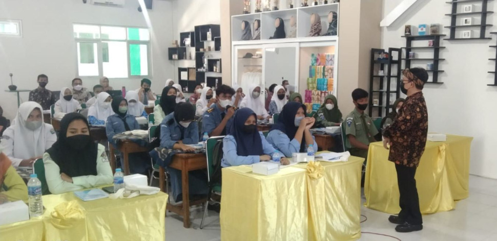 Bengkel literasi yang diadakan Balai Bahasa Provinsi Jateng di SMK NU 1 Kendal. (IST)