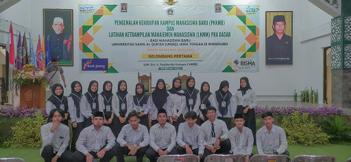 PENGENALAN : Mahasiswa baru Unsiq mengikuti PKKMB di GOR Drs H Poedjihardjo kampus 2, Senin (27/6). Kegiatan ini berlangsung hingga Kamis (30/6/2022). (IST)