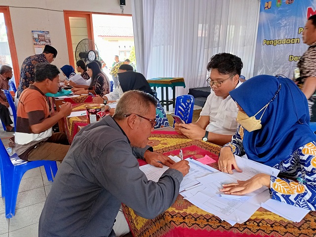Musyawarah penyampaian hasil ganti untung jalan tol Jogjakarta Bawen di Balai Desa Blongkeng, Ngluwar, Kabupaten Magelang, Kamis (24/11). (ROFIK SYARIF G P/RADAR MAGELANG)