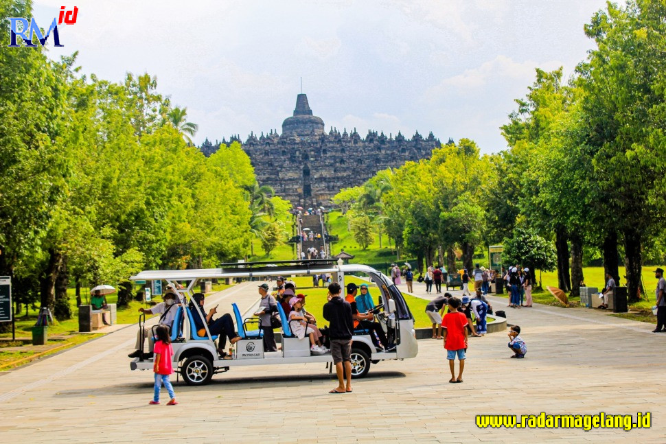 Candi Borobudur salah satu objek vital yang mendapat pengamanan ketat menjelang Natal dan tahun baru juga karena adanya bom bunuh diri di Polsek Astana Anyar Bandung kemarin. (M. Iqbal Amar/Jawa Pos Radar Magelang)