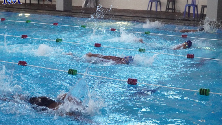 Para perenang bertanding dalam GAC Fun Swimming di kolam renang indoor air hangat GAC Kota Magelang belum lama ini. (DOK GAC KOTA MAGELANG)