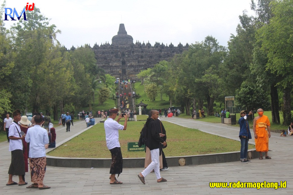 Suasana di Candi Borobudur Magelang. PT TWC akan menerapkan sistem zonasi. (ROFIK SYARIF G P/RADAR MAGELANG)