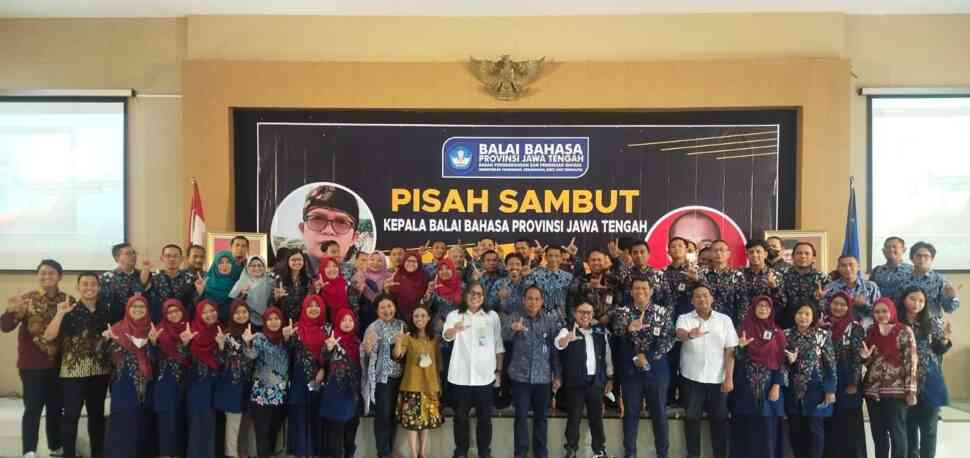 Pisah sambut Kepala Balai Bahasa Provinsi Jawa Tengah dari Ganjar Harimansyah ke Syarifuddin. (IST)