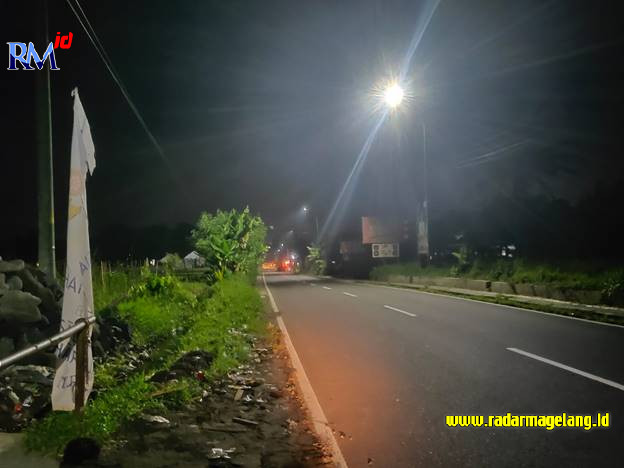 Lokasi kejadian motor Nmax yang sempat dirobohkan dan dibacok oleh gerombolan remaja yang hendak tawuran. (M. Iqbal Amar/Jawa Pos Radar Magelang)