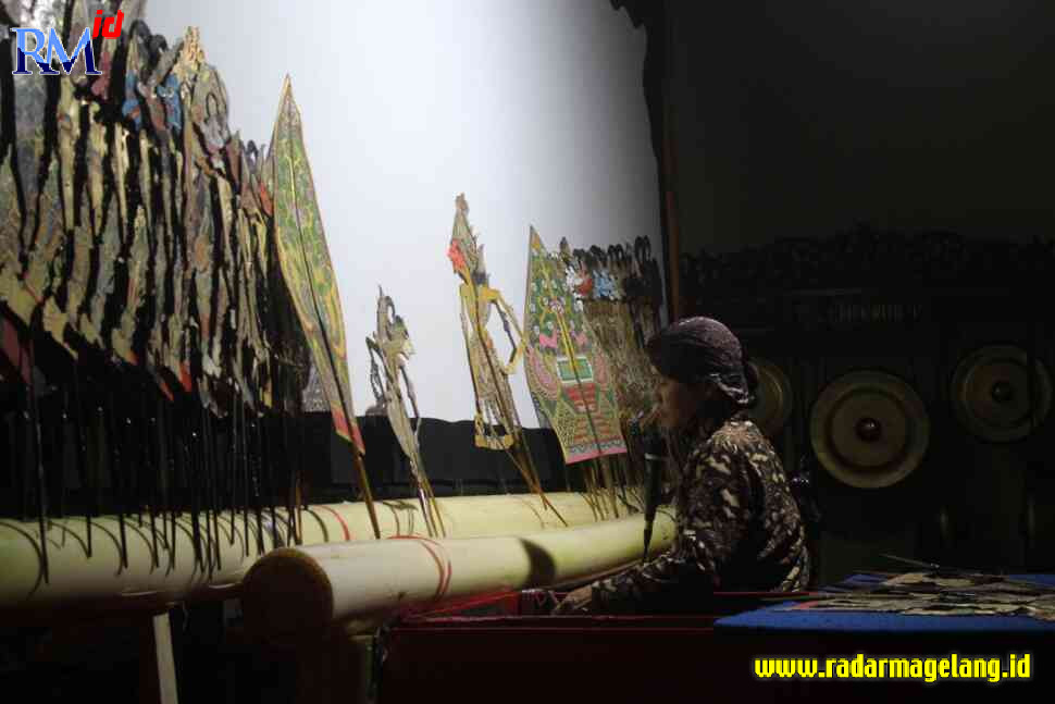 Pergelaran wayang othok obrol di Balai Desa Selokromo, Wonosobo Jumat (17/3/2023) malam. (IST)