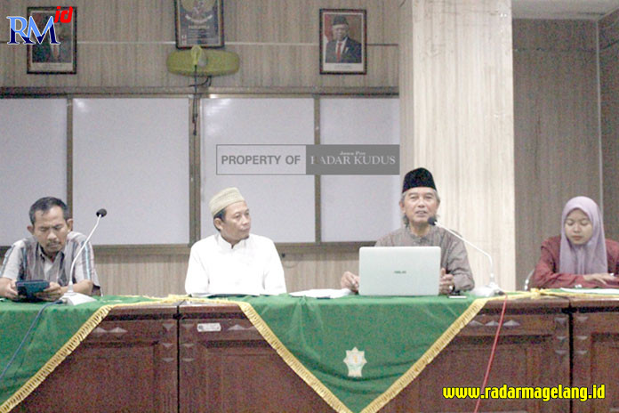 SEMINAR: Sosok KH R. Asnawi saat dibahas dalam kegiatan tadarus literasi menuju pahlawan nasional di aula perpustakaan Lantai IV IAIN Kudus, Senin (3/4). (ARIKA KHOIRIYA/RADAR KUDUS)