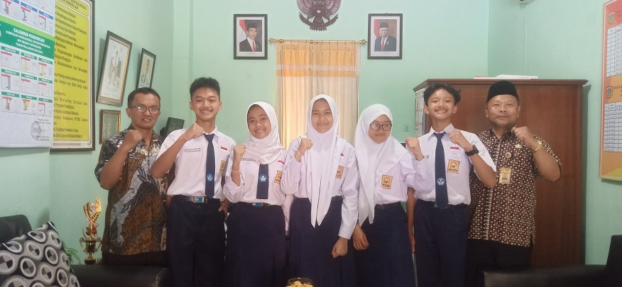 Para siswa SMPN 1 Wonosobo yang akan berlaga pada Singapore Students Challenge (SSSC) tahun 2023 di Singapura 4-8 Juli 2023 mendatang. (IST)