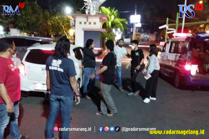 Jenazah ABK, 16, saat akan dibawa ke RSUP dr Kariadi setelah menjalani perawatan di IGD RS St Elizabeth, Semarang. Korban meninggal Kamis (18/5/2023) sekitar pukul 16.15. (istimewa)